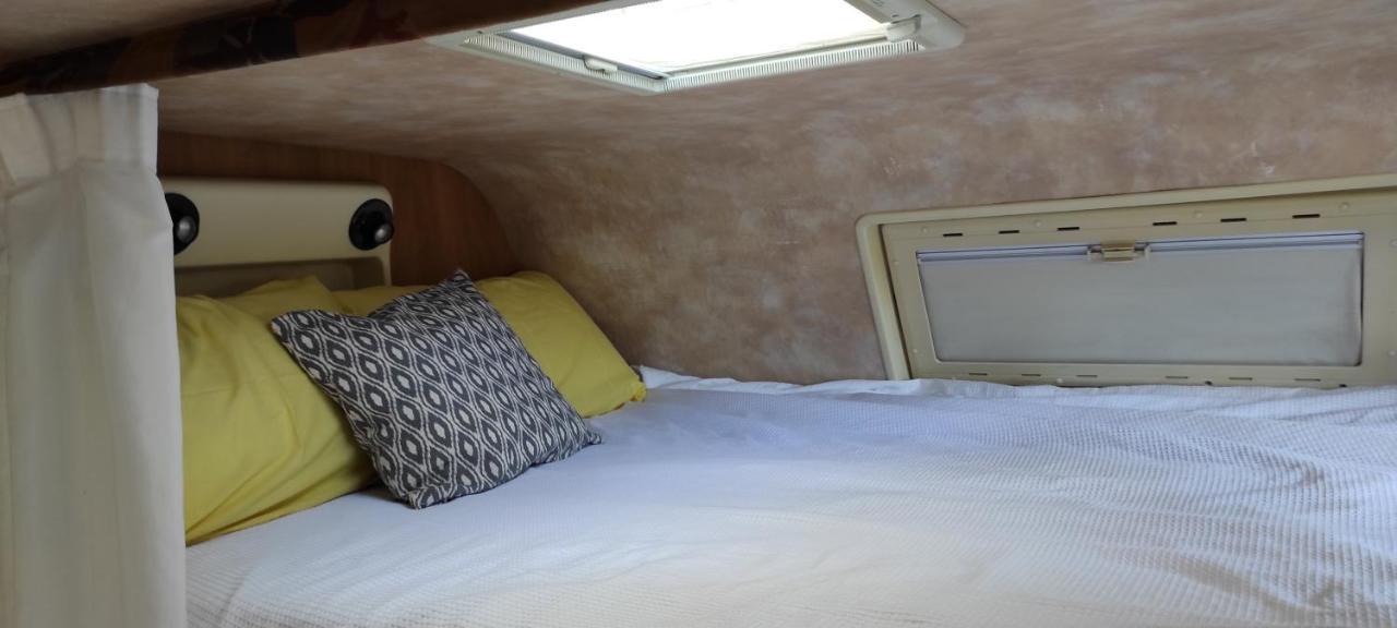 Charmant Camping-Car A La Campagne Labessiere-Candeil Екстер'єр фото