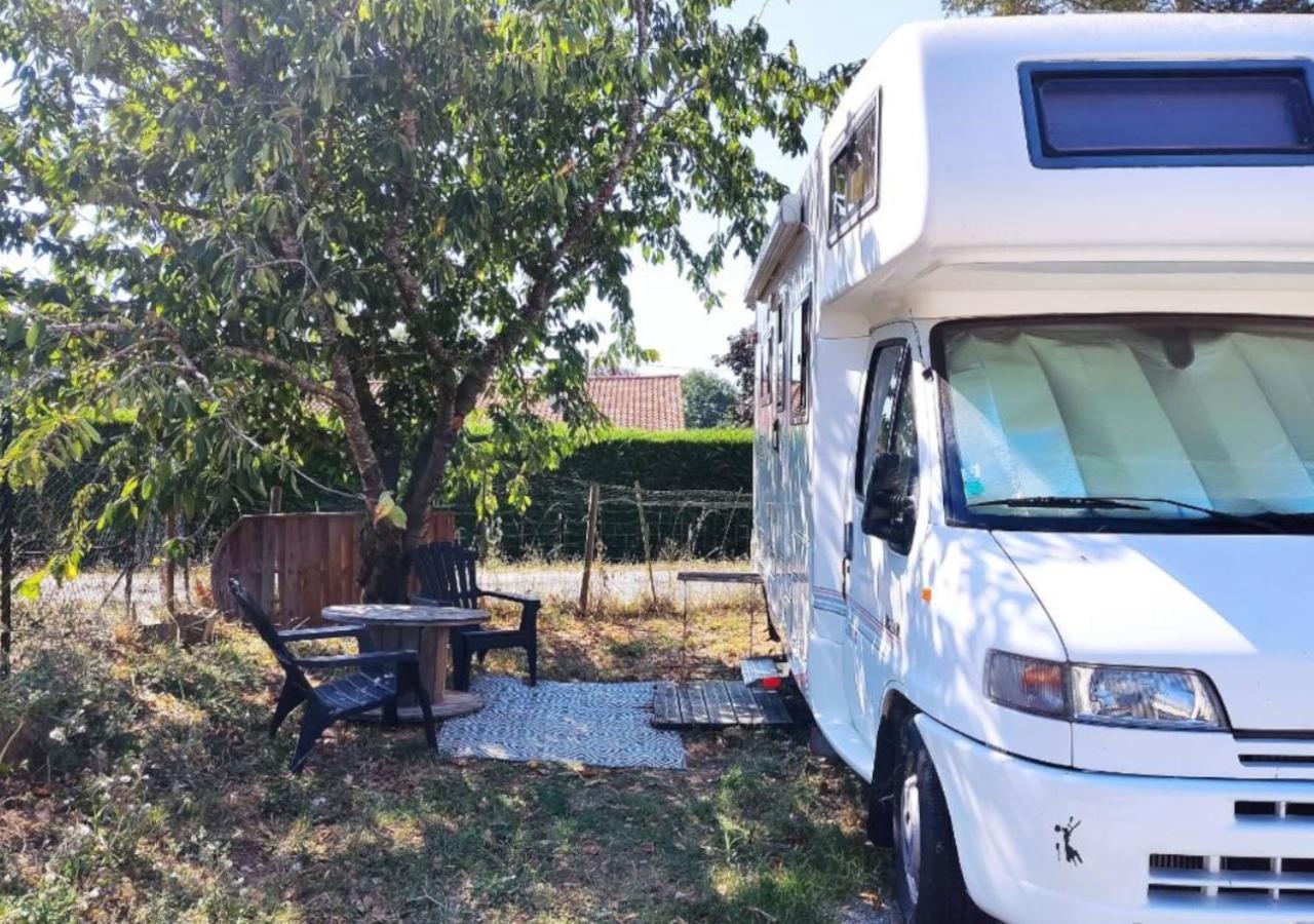 Charmant Camping-Car A La Campagne Labessiere-Candeil Екстер'єр фото